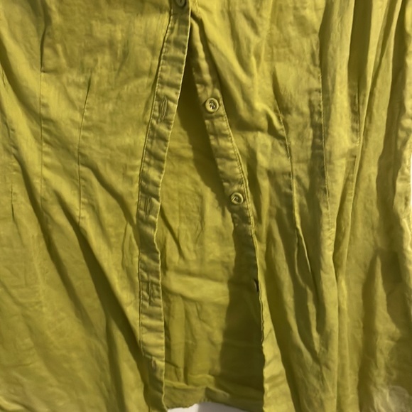 3/$15💛 🍀 Green Banana Republic top 🍀 - Picture 6 of 9